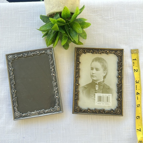 Picture Frames Metal Floral (Lot 2) One NWOT - Picture 3 of 4